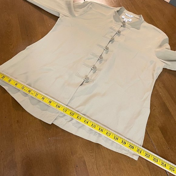Talbots Women's Tan 100%‎ Silk Toggle Button Up Asian Look Shirt Top Blouse Sz 8 - Picture 11 of 11